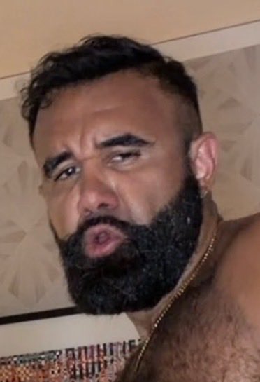 13aug89's tweet photo. @AlphaTopWolf22 @mencrush__ bitch stfu i swear hahahaha you don’t have to edit yourself out! daddy’s who are rugged like you are so naturally hot! https://t.co/16Ae8oEAxd