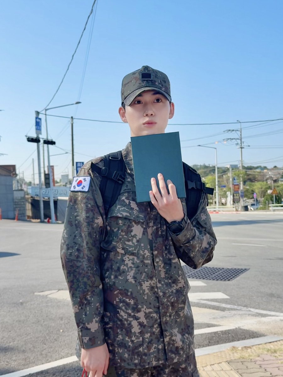 yooncastle1030's tweet photo. 우리 윤성이 전역 축하해!!!👏🏻👏🏻
앞으로도 너의 모든 날을 응원할게🍀 https://t.co/AZMLsAWOUt