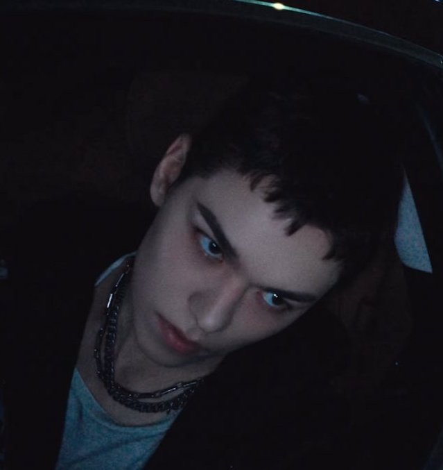 bononliciouss's tweet photo. when you’re in a deadliest gaze competition and vernon pulls up https://t.co/CiLdgnhQFc