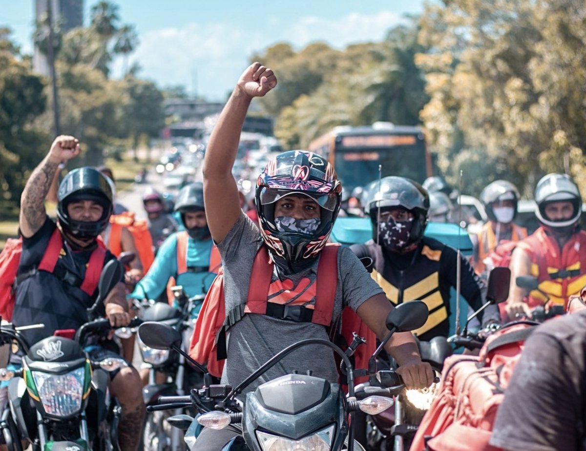 danimontpsol's tweet photo. EM DEFESA DOS TRABALHADORES DE APLICATIVO!

Sou autora da lei que cria uma política estadual de prevenção à violência física, psicológica, patrimonial e moral aos entregadores de aplicativo em serviço. https://t.co/efx2e2EJfD