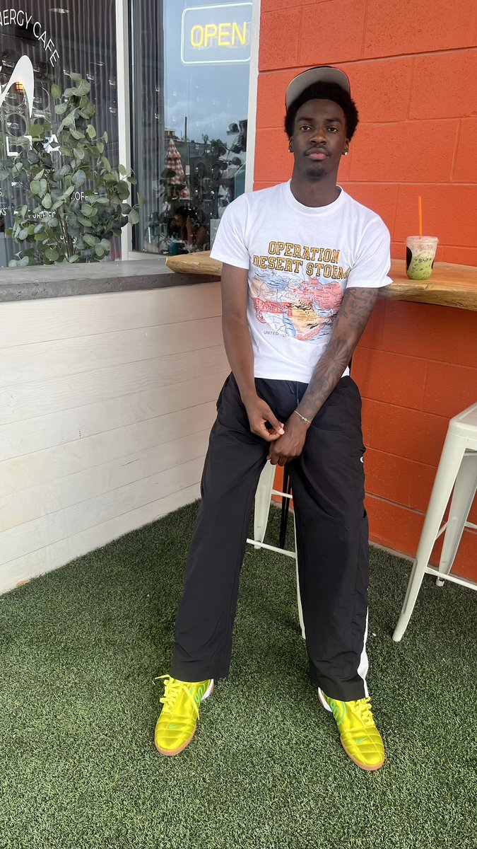 TheRealBryceee's tweet photo. summer over on my day https://t.co/Ong7wCUCC9