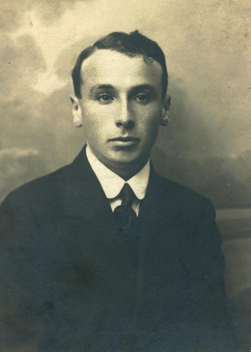 AuschwitzMuseum's tweet photo. 23 September 1894 | Czech Jew, Ludvík Schnabl, was born in Pohořelice.

He was deported to #Auschwitz from #Theresienstadt ghetto on 18 December 1943. He did not survive. https://t.co/Qu7Upk7O7f