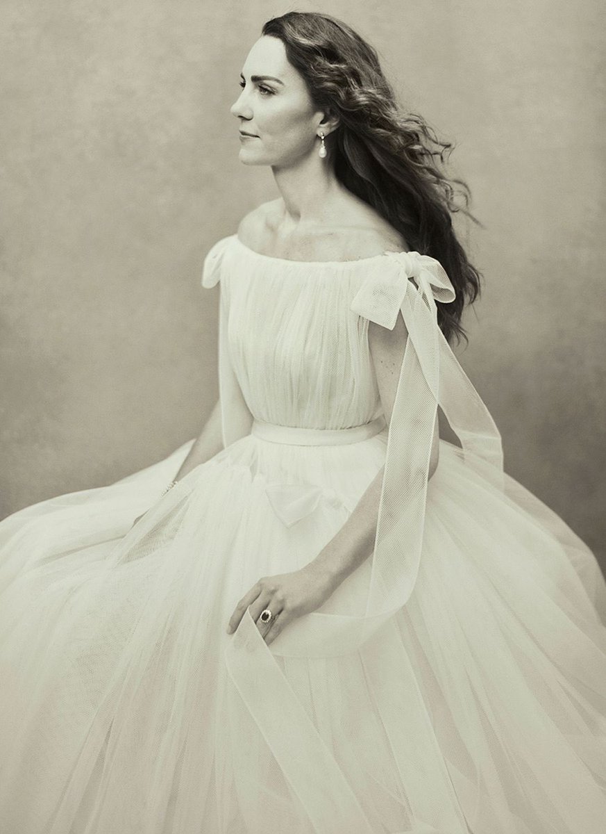 CiciTee1's tweet photo. When I saw Princess Catherine’s hair tonight I was reminded of her ethereal birthday portrait. 

Princess of wales is a work of art. Always serene, graceful and regal.  Diana would have approved of her and admire how she’s adjusted to the royal life. https://t.co/7fbz88QoWy