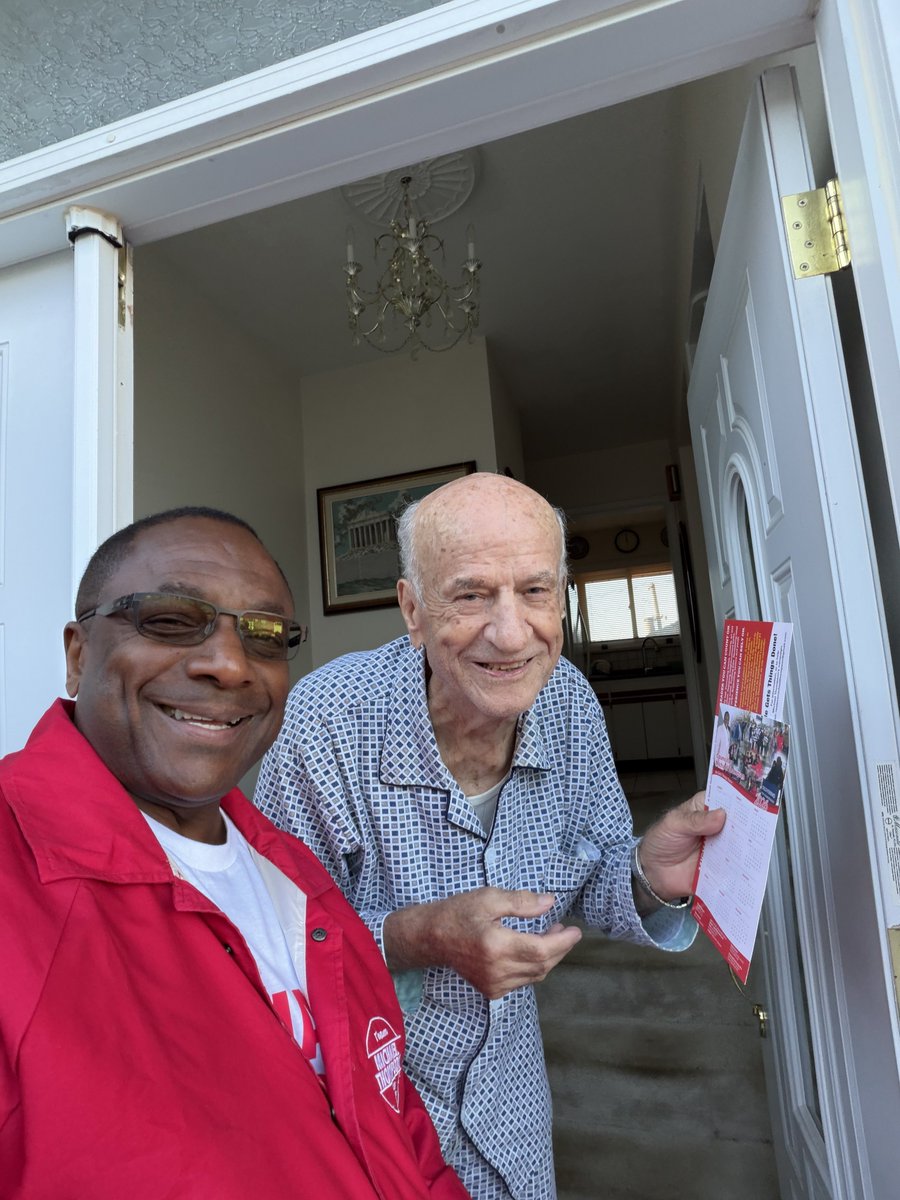 Thompson_37's tweet photo. A special moment on the doorstep today! 
Every conversation makes being out in the community worthwhile. #ReElectMichaelThompson #ScarboroughCentre #Ward21 #HeGetsThingsDone https://t.co/rSQEkJ7gZd
