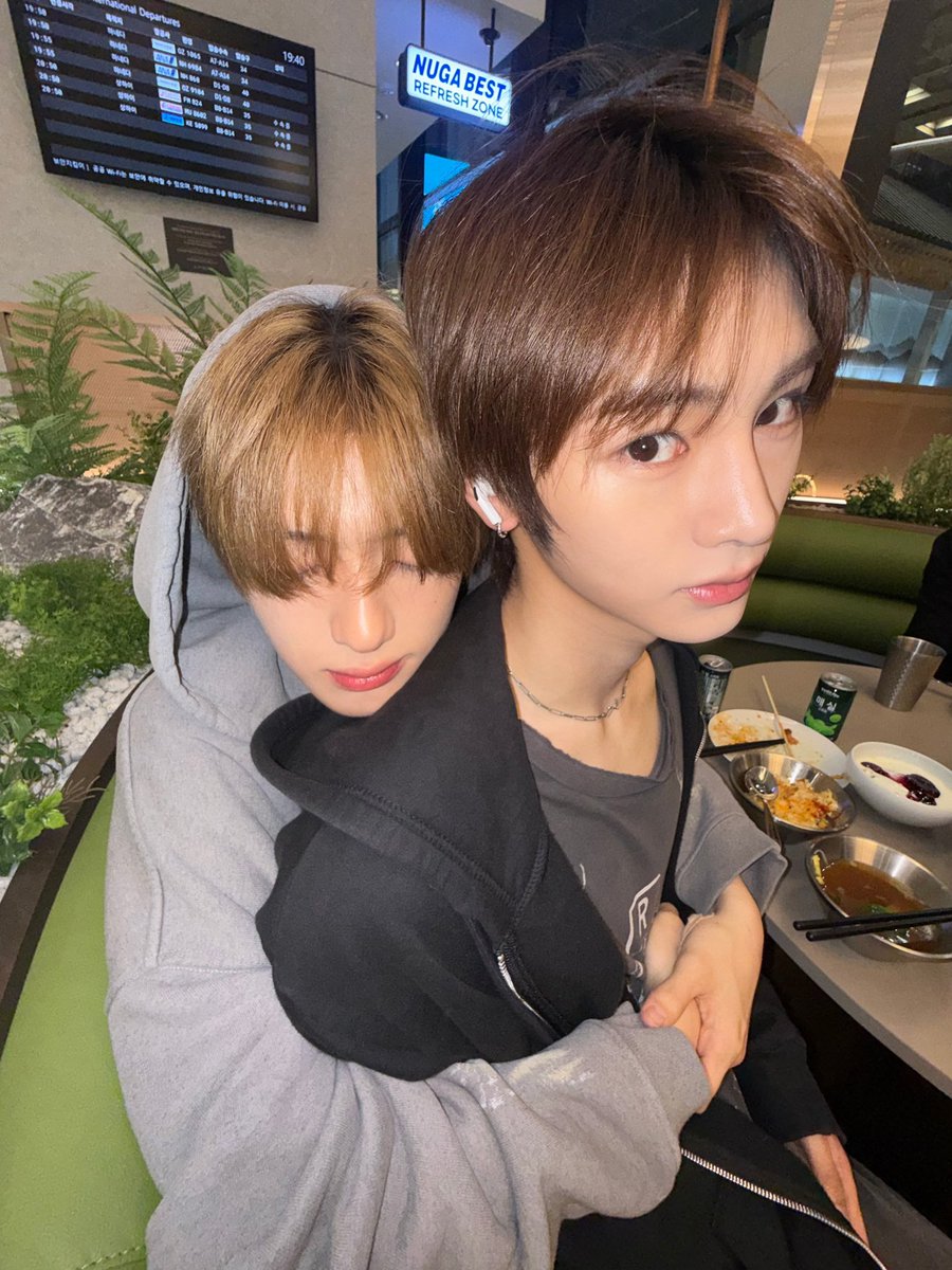 xinaryz's tweet photo. the topic is hyeonxin pics where ax is sitting on sh’s lap https://t.co/FF9XQccC1o