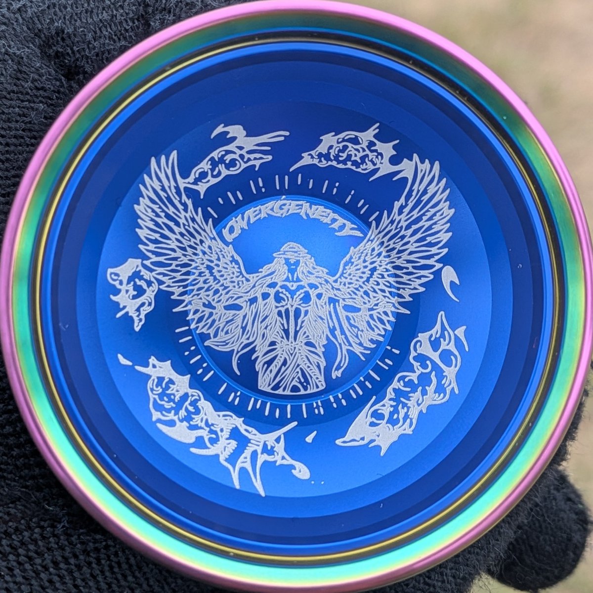 sniper_sirius's tweet photo. お気に入り
今年1番は圧倒的にオーバージェネティ
4色も買った。
基本これ+その日の気分で1個しか持ち歩かない。

やはり、天使の翼のビジュアルが好き。
#ヨーヨー #MowlOG https://t.co/JC90JyKmot