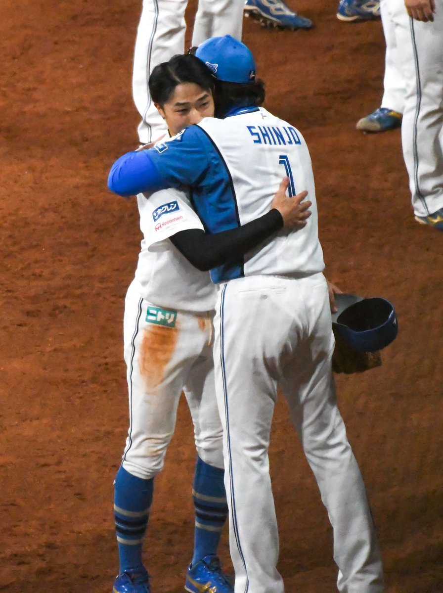 Xlvy9's tweet photo. 2026.09.22 エスコン

#ありがとう中島卓也 https://t.co/5KtWjDssMp