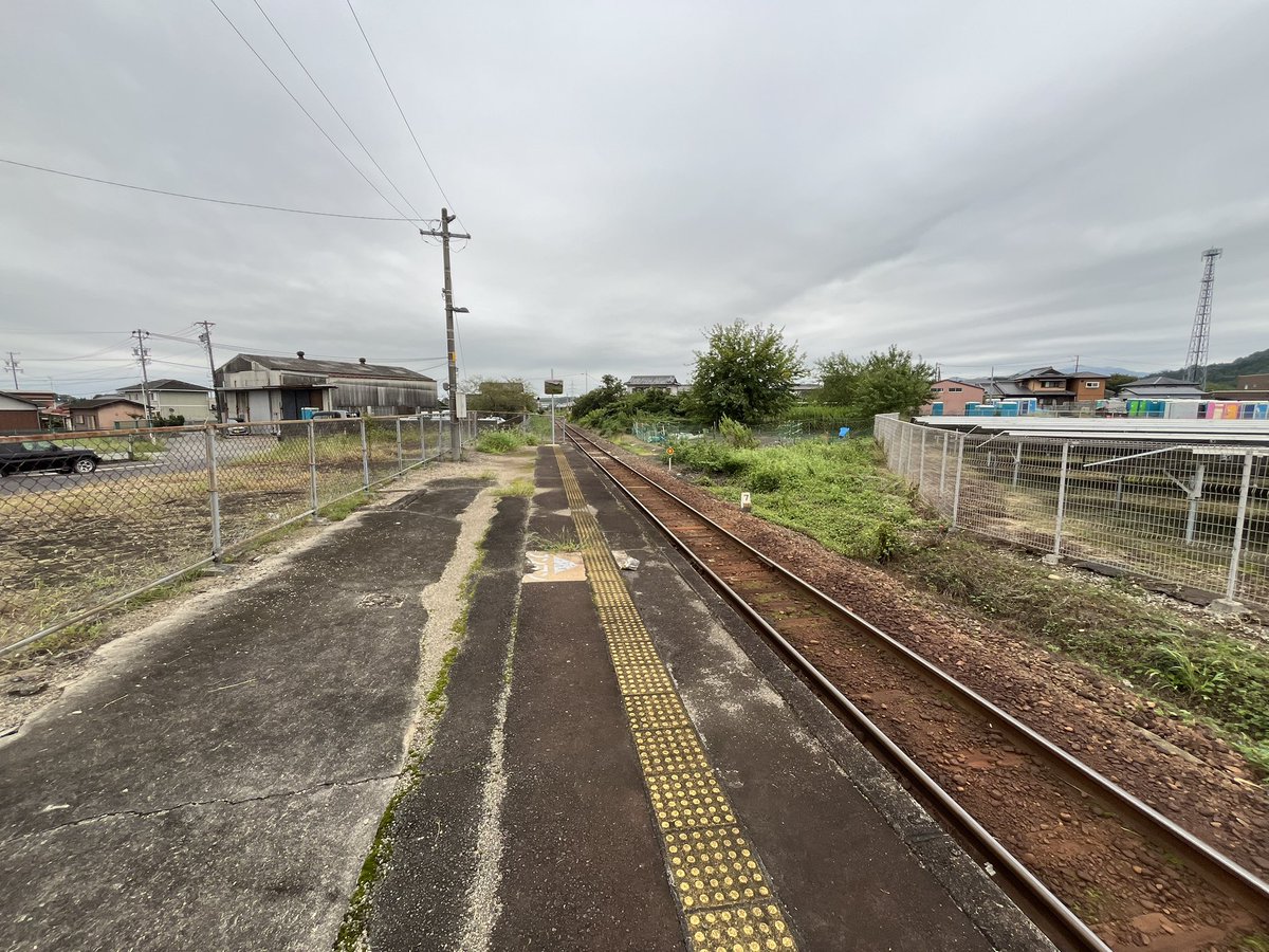 huntzeke's tweet photo. やっぱ単線の無人駅はエモンガですね https://t.co/D6tgMaaFI6