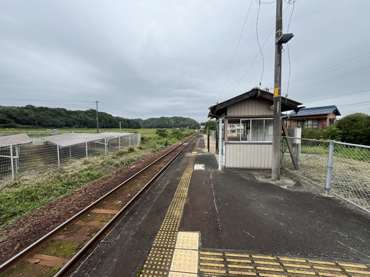huntzeke's tweet photo. やっぱ単線の無人駅はエモンガですね https://t.co/D6tgMaaFI6
