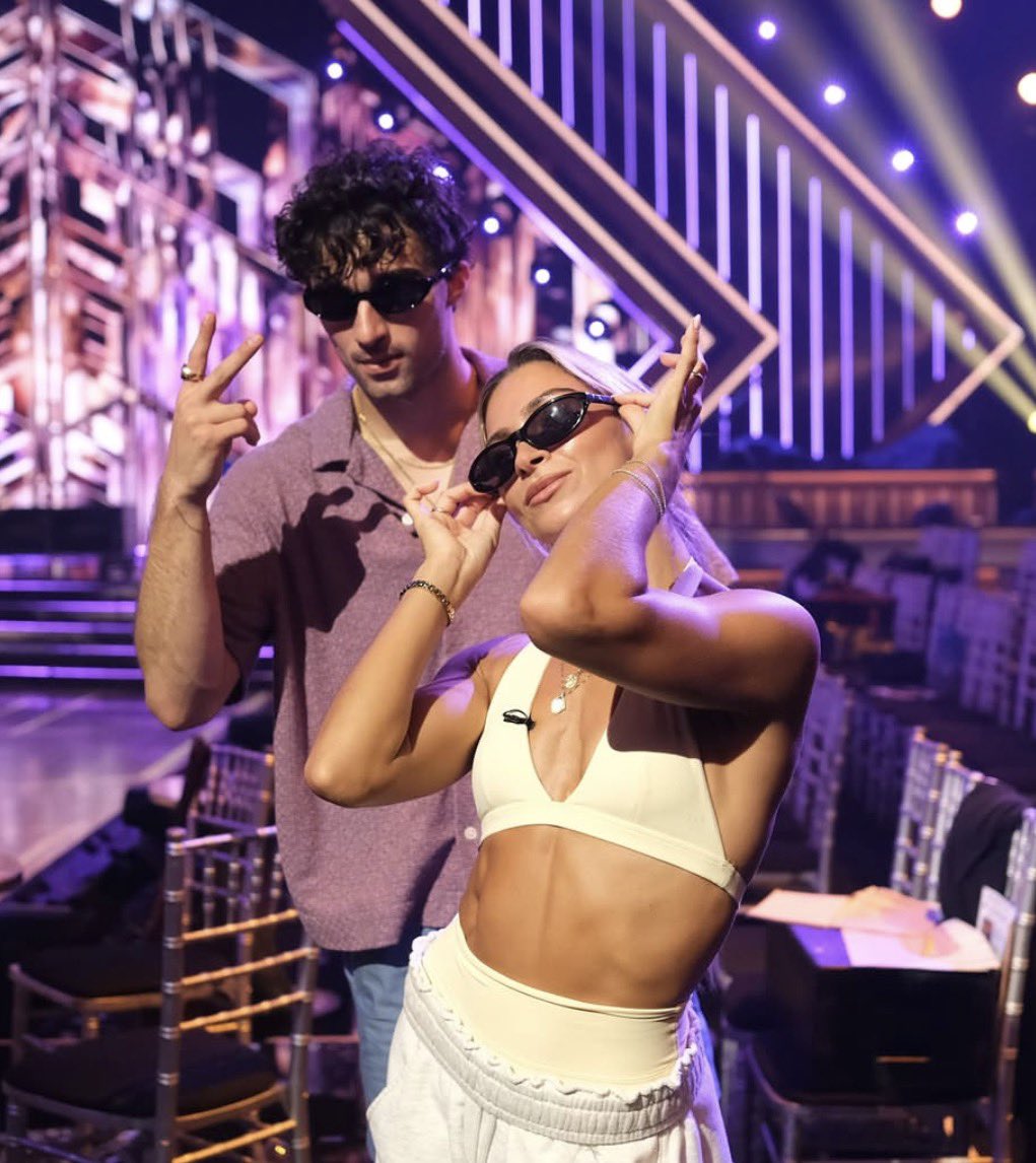 stottlover's tweet photo. your honor i love them 
#dwts https://t.co/eQX1c8McOE