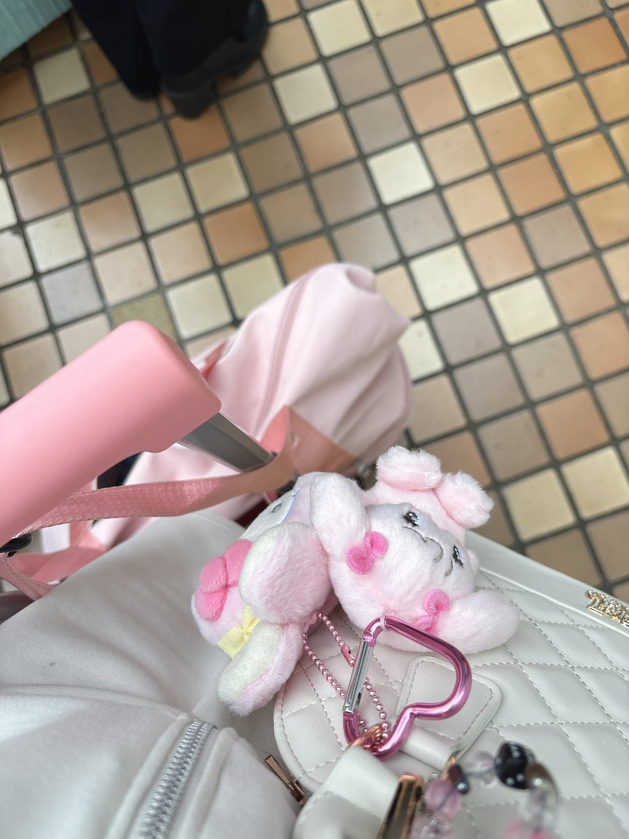 P1NK_rapi's tweet photo. 待機列なう https://t.co/h7SkrA0UvL