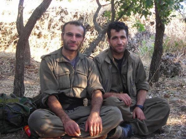 hhdhdhdhdhhsh's tweet photo. “…Atların üzerinde süvarileri görüyorum gülüşlerini de… Ok torbalarında umut ve inadına yaşamanın ve tarihlerinden öğrendikleri gibi başı dik yaşamanın tohumlarını dört bir yana saçıyorlar…” 

#ArmancKerboranî

ŞEHİD RÊBERÊ TEKOŞÎNA MENE 🌹✌️ https://t.co/iAhNeP1XBb