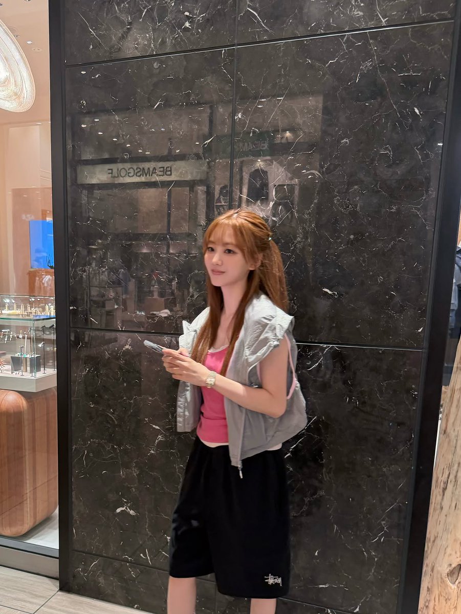 dyihyun's tweet photo. @blrbery meet one of the angels, 이현! sometimes, angels do not need to wear beautiful, bright white dresses, simple clothes can look just as attractive as anything else. 🤍 https://t.co/pAeXJr9Z7m