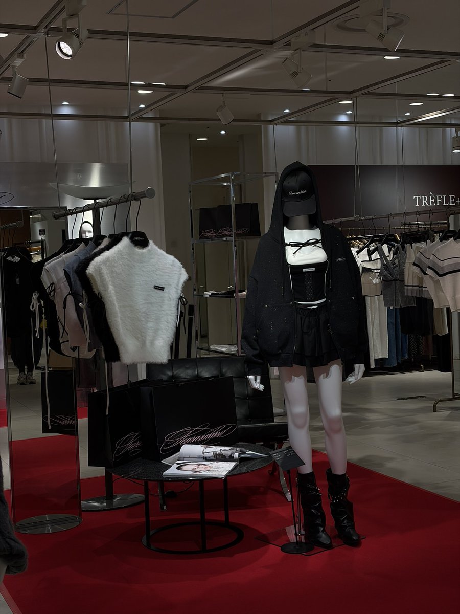 dearanddust's tweet photo. 本日より阪急梅田POPUP開催致します🤍

皆様のご来場お待ちしております🖤｡✧｡･ﾟ https://t.co/K11iWrqJRM