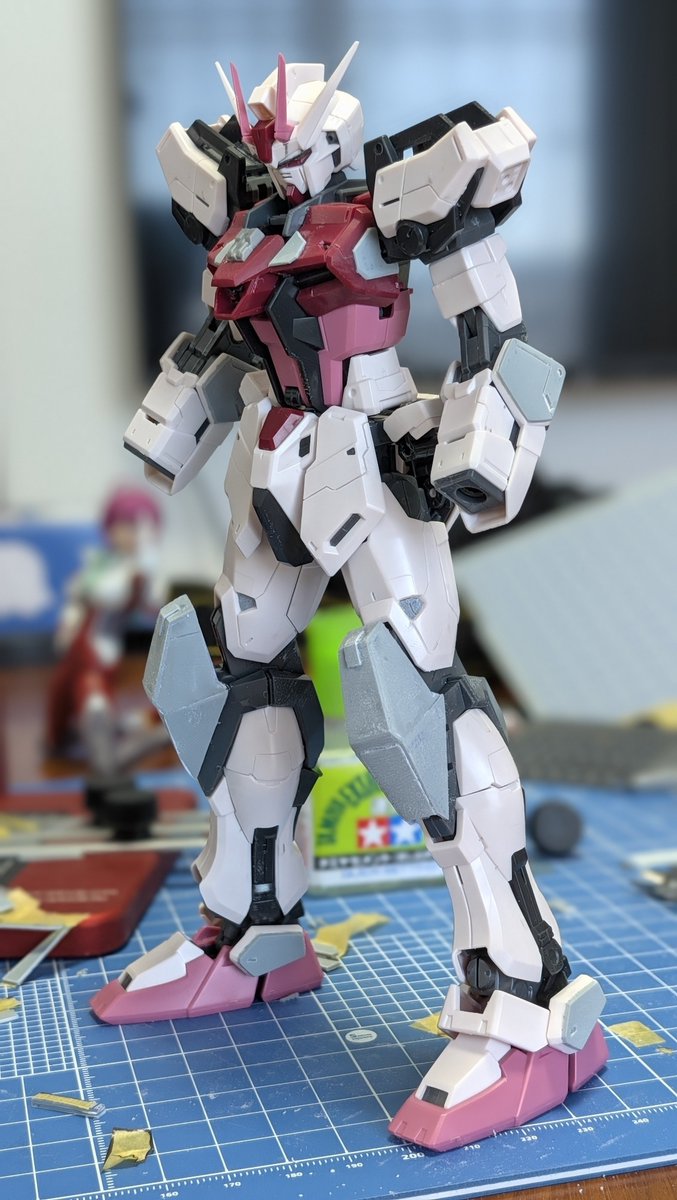 tsuru_26_tool's tweet photo. 初めてこんなにスクラッチしたけど上手くできてるのかな？？
なんにせよ膝のボリュー厶は増したのでディテール追加してきます。 https://t.co/vtm4qpyeyp