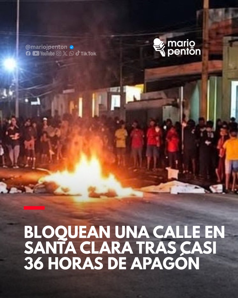 MarioJPenton's tweet photo. 🔴 Decenas de personas salieron a protestar la noche del lunes en el barrio El Condado, en Santa Clara, después de permanecer casi 36 horas sin electricidad por la avería de un transformador. Los manifestantes bloquearon una calle y quemaron basura y otros objetos en la vía.

⭕ Según testimonios recogidos por Martí Noticias, el transformador ya había sido reportado, pero el problema no fue solucionado. La protesta comenzó con unas 20 personas y llegó a reunir a más de medio centenar, mientras se registró presencia policial en la zona.

⭕ Tras la protesta, la Empresa Eléctrica intervino y reparó el transformador, restableciendo el servicio en las viviendas afectadas. Sin embargo, residentes advierten que la solución podría ser temporal, en una zona que desde hace meses enfrenta averías y prolongados cortes de electricidad.

MARTÍ NOTICIAS