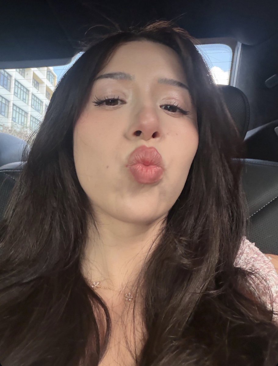 Xoxoxoxoxoverxo's tweet photo. Love when streamers post face porn too 😝 https://t.co/0yt1LjFe7G