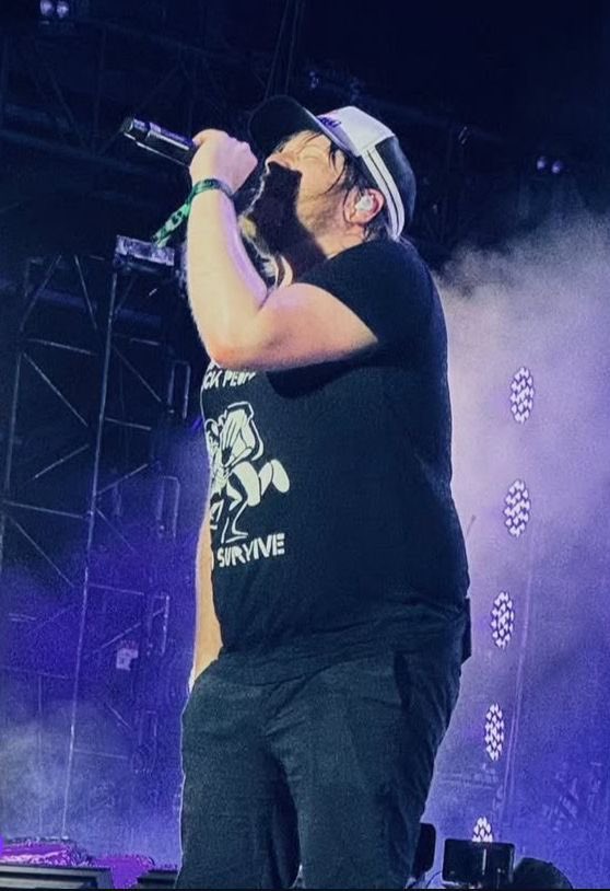 time2urie's tweet photo. happy fat bear week😳😳😳shout out to patrick Please wear extra tight. WET. clothes this week. https://t.co/bpX0xhVlXC