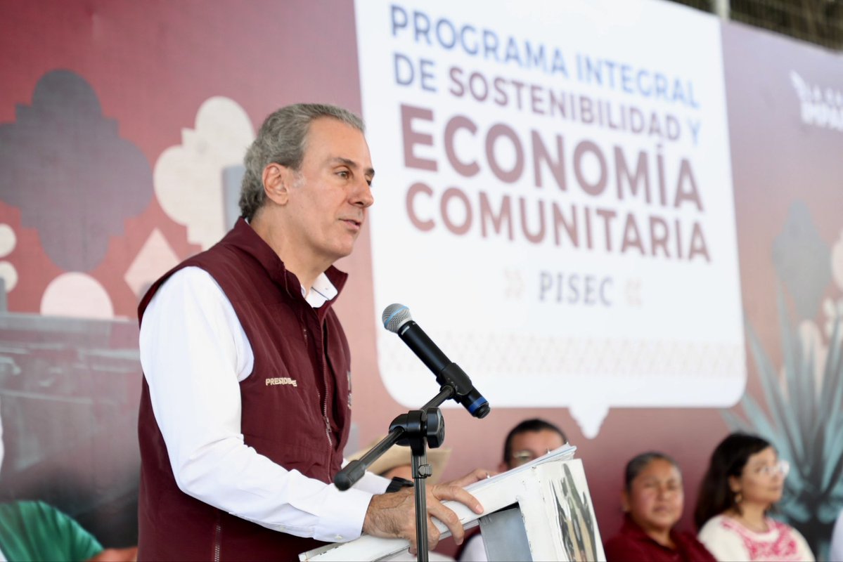 PueblaAyto's tweet photo. Con el liderazgo del presidente @pepechedrauimx y a través de la Secretaría de Bienestar y Participación Ciudadana, entregamos apoyos del programa #PISEC a 250 familias de productores mezcaleros y agrícolas en San Andrés Azumiatla.

Fortalecemos la economía familiar y reconstruimos el tejido social desde la comunidad. 🌱🤝