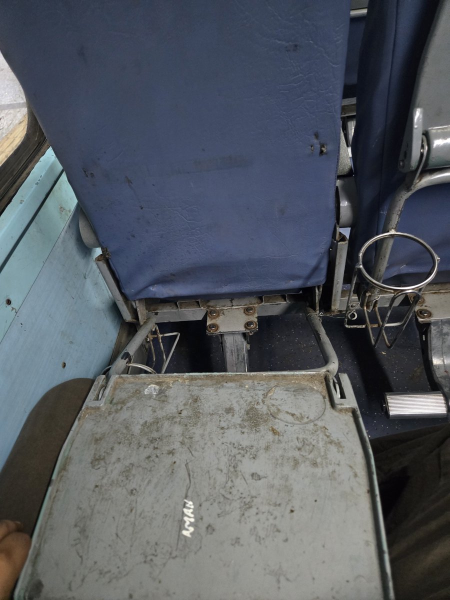 aakashtarkar's tweet photo. Very poor hygiene condition, insects in the luggage rack and broken seat tray... Traveling after a long time in a non AC compartment, didn't thought it would be this bad. Kindly look into this matter.
Train: Agra Lucknow intercity D6
@RailMinIndia @RailwaySeva @AshwiniVaishnaw https://t.co/E8yj2U5Egm