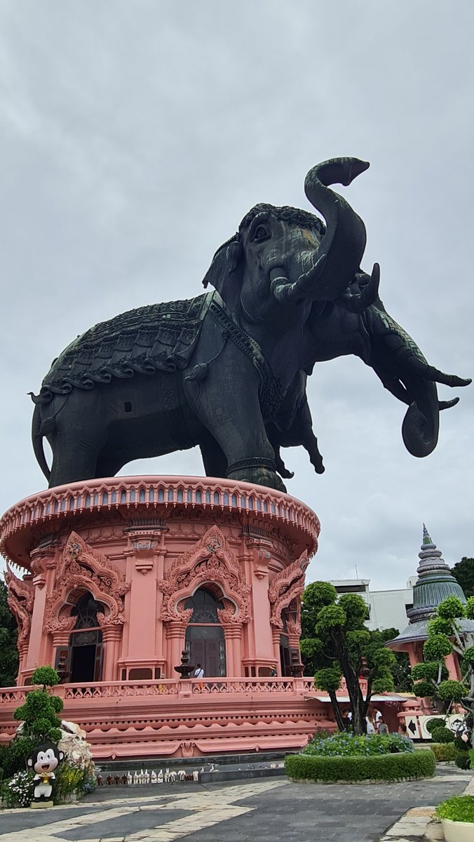 CneqTravel's tweet photo. inside the big elephant 

bangkok, thailand https://t.co/qk0136NRL4