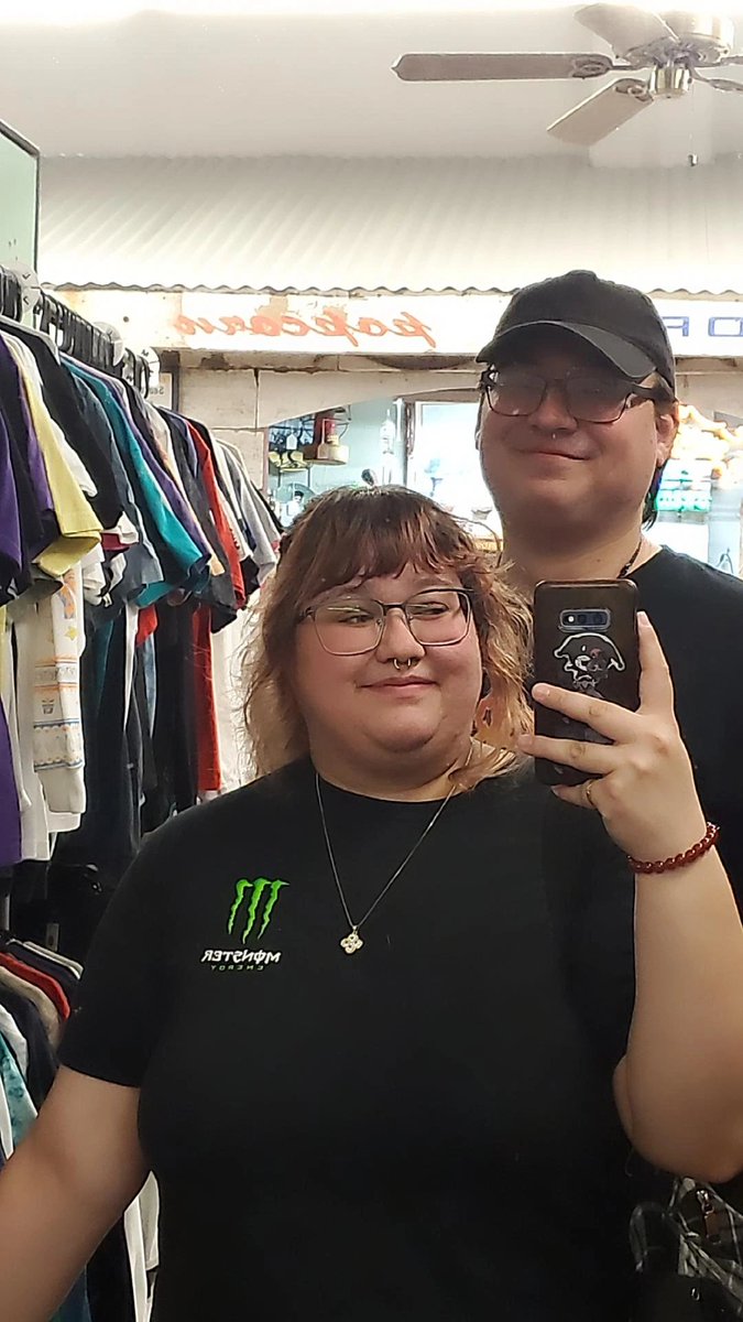 vil3m0th's tweet photo. Life update! <3 

● 26
○ they/them/she/her
● Taken ♡
○ Aries ☀️, Pisces 🌙
● #HonkaiImpact3rd #HonkaiStarRail #PokemonZA
#botw #totk
○ average #MTG lover 
● #bmth, #beartooth, #BVB, https://t.co/CaXUkOkG73