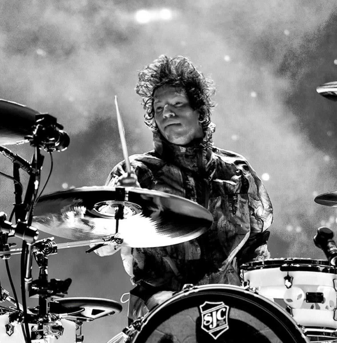 blurryfacefiles tweet picture