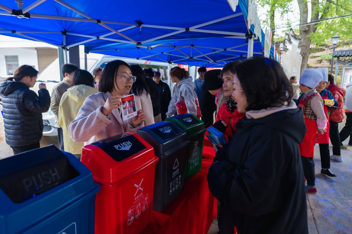 DaronLachner's tweet photo. [Neighborhood Spring Clean-Up this Sat (10am-2pm) at Central Park! Bring gloves, bags—free snacks u0026 tools provided. Let’s spruce up our community together!]， https://t.co/ks4IIwxvoO