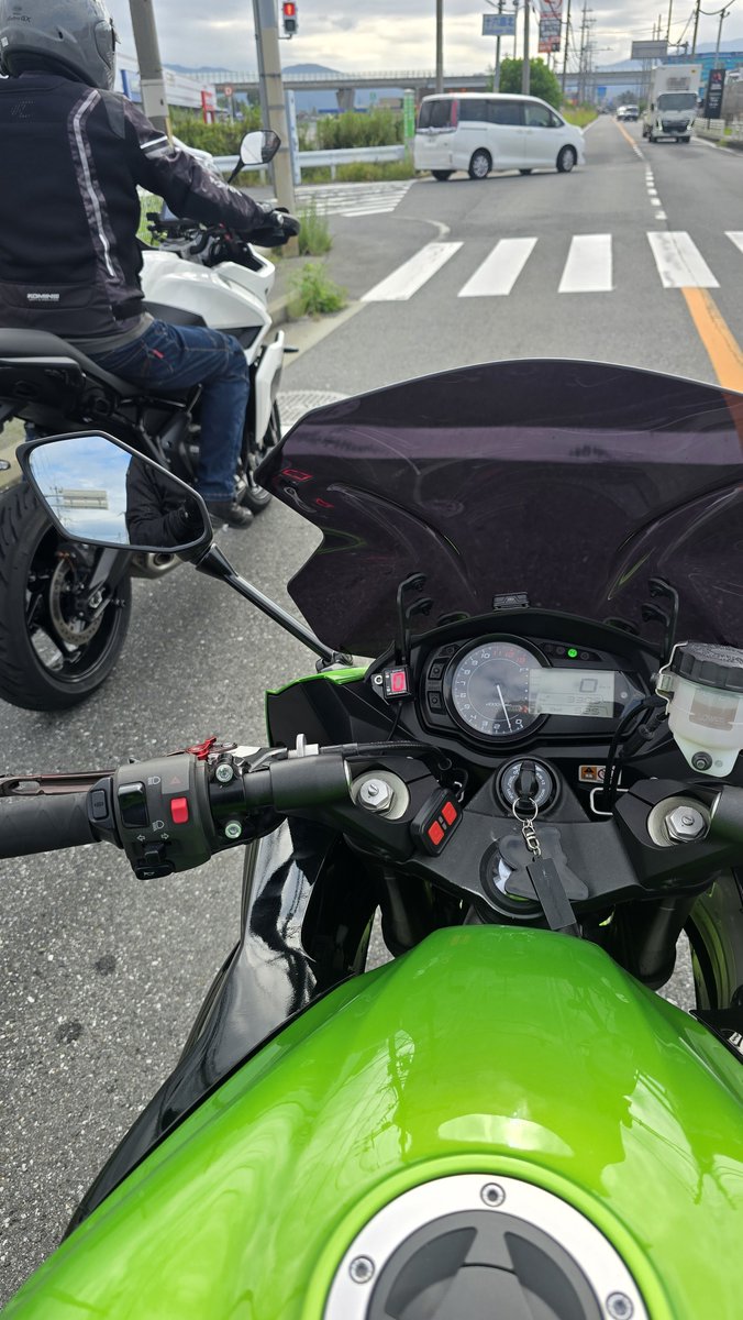 rb09___r1krx's tweet photo. 親父のNinja試乗 https://t.co/f3TrQR19HB
