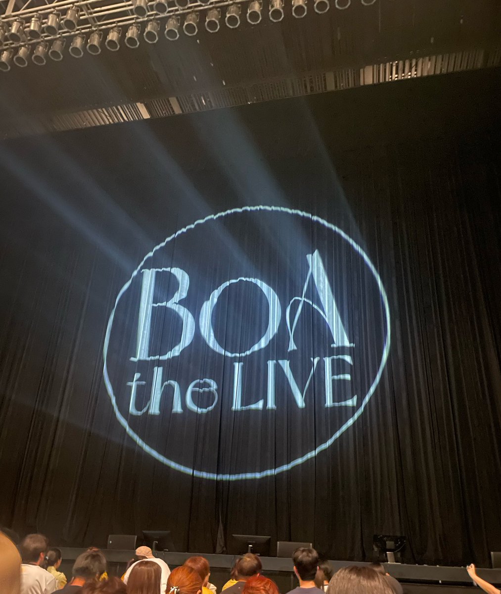 BoA_Kiseki's tweet photo. 공연장마다 특색이 있어서 같은 공연인데도 새로운 공연을 보는 느낌이었다.
그중에서도 제일 좋았던 건 역시 음향.덕분에 집중력 스탯이 MAX로 찍히는 경험을 함.
다 좋았지만 마지막 요코하마는 진짜 미친 라이브였어서 아직도 여운이 가시지 않음…일본 공연 차원이 달라병에 걸려서 돌아왔습니다😇 https://t.co/a5AoV1hSG3