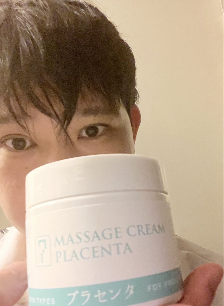 U_YA_mikado's tweet photo. 癒也は、リフレクソロジストとしての技術も持ち合わせています。

身体のさまざまな部位につながる「反射区」を丁寧に、ゆっくりと解きほぐしていきます。

リフレに使用するのは、こちらのプラセンタ配合のマッサージクリーム。

普段は誰にも預けない身体を、ほんの少しだけ癒也に預けてみませんか？ https://t.co/hVpwY4hnQy