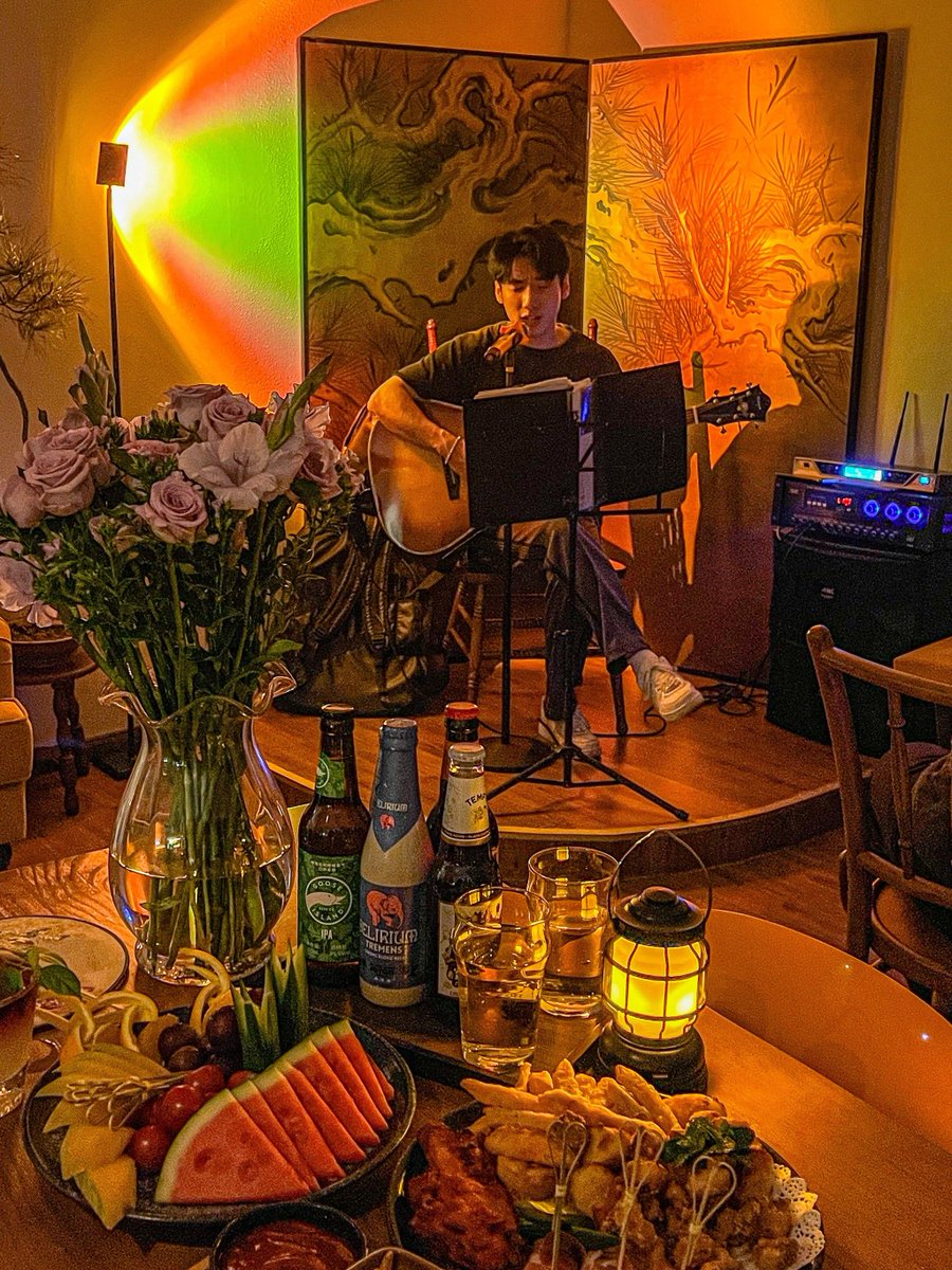 WinstonLawuafz's tweet photo. Don’t miss the indie folk live tonight at 7PM downtown! Heartfelt vocals + warm acoustic vibes await—grab your spot now!， https://t.co/xpqM077S9c