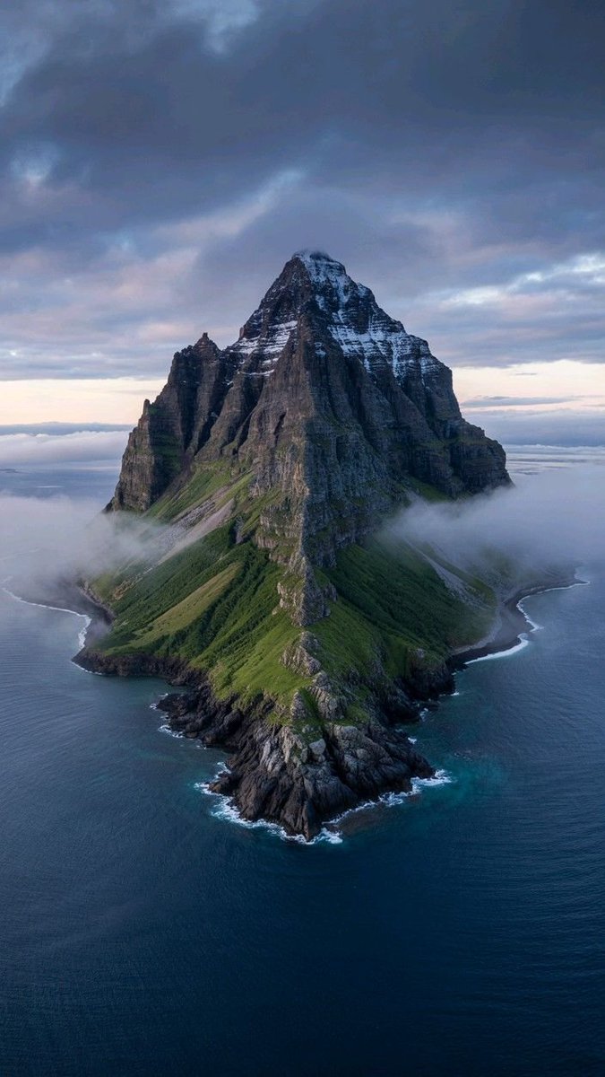 DesertAndPeaks's tweet photo. Rising from the ocean like a legend. 🌊⛰️
A lonely mountain in the middle of the blue.
Clouds kissing the cliffs, waves crashing below.
Raw, wild, and untouched.
This is where Earth shows its true power. https://t.co/mbi8QXKVQQ