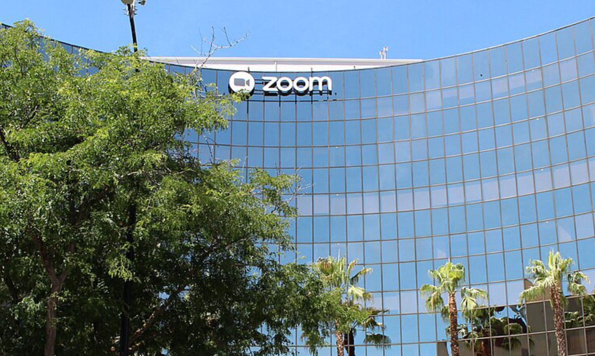 EliasZamoranoCL's tweet photo. ¿Cómo? ¿La empresa Zoom tiene un edificio? ¿No se reúnen por Zoom? https://t.co/BJovW1qwE0