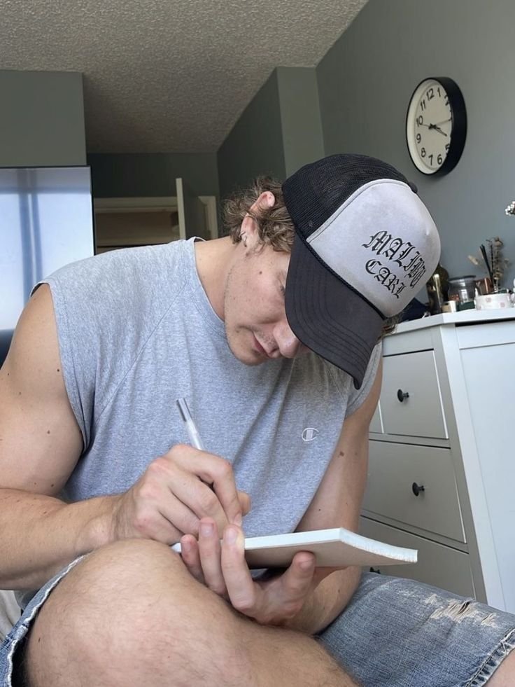 powvenie's tweet photo. Connor is SUCH boyfriend material 🥹 <3 https://t.co/DNxwM5Myfh