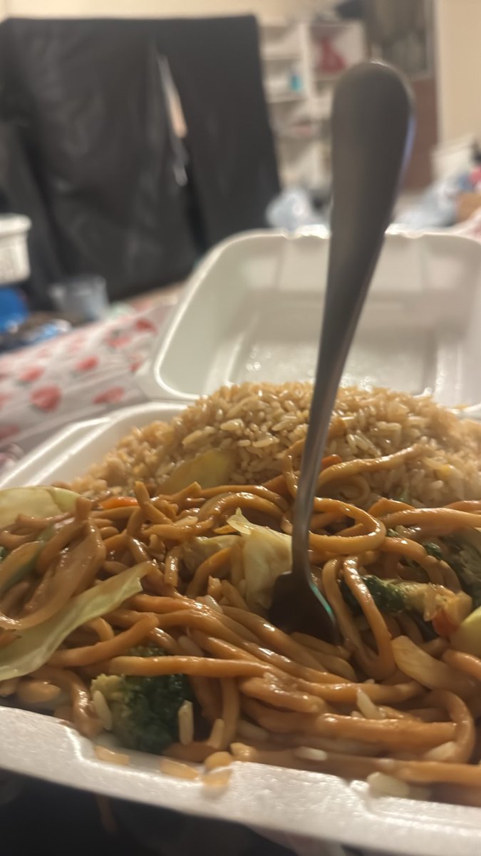 atisgoinginsane's tweet photo. Two bites and I can’t eat anymore https://t.co/sgrKzTBfHH
