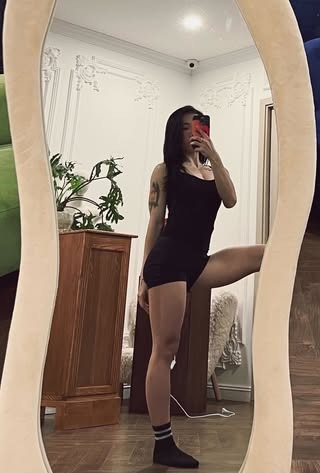 BellaMorgabgez's tweet photo. The bottom of the wheel is sobbing on the bathroom floor, the top of the wheel is somewhere close, maybe even now. https://t.co/OYLvcKuGFh