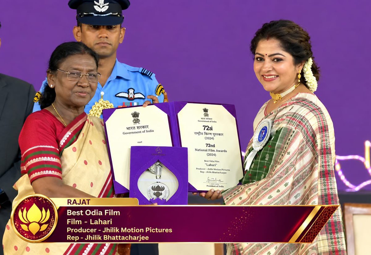 svastik_arts's tweet photo. #Lahari was conferred the BEST ODIA FILM at the #72ndNationalFilmAwards

1 &amp; 2: Jhilik receiving her 1st National Award and @Amartya_B his 2nd from the President of India!

3 &amp; 4: The 3 stooges - Creative Producer, Director &amp; Producer!

5: And the Rajat Kamal citation says it all https://t.co/vuudqilEI4