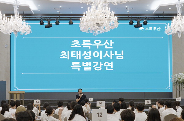 AgainFreeKorea's tweet photo. 와... 최태성씨
무려 초록우산 이사님이셨어요?

이거 빼박이잖아 https://t.co/qJR1bkBQJ1