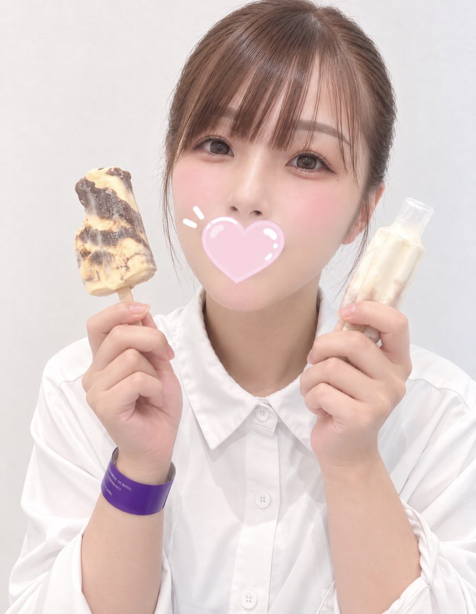 non020504's tweet photo. みんなおはよう☀️
のんがこの前お出かけした時に撮った写真プレゼント🎁後ろの背景で身バレしちゃうから背景は白にさせていただきました！
のんめちゃくちゃあずきバー大好き🫘 https://t.co/M2t6YHv9oc