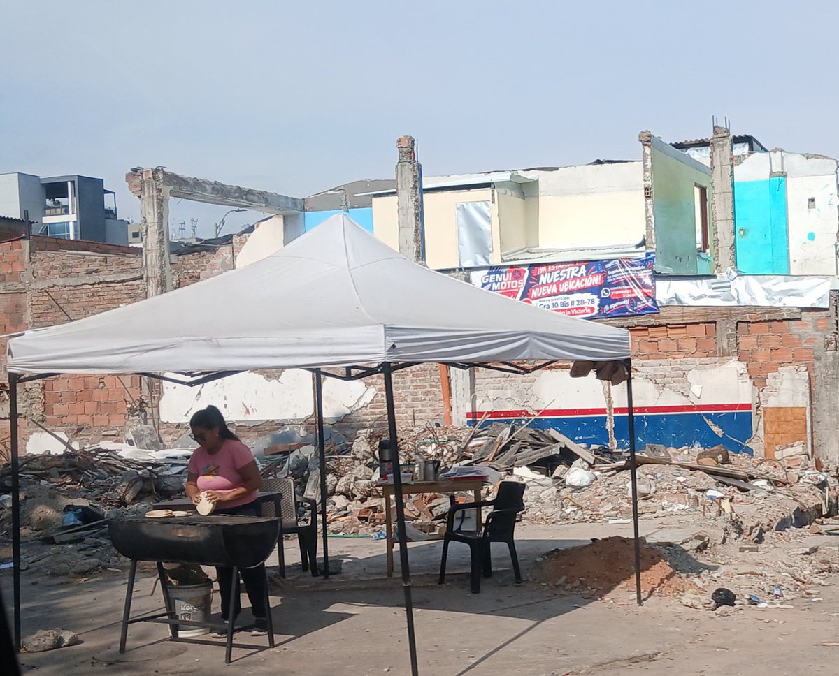 DuberneyGalvis's tweet photo. La realidad después de terremoto en Pereira. Le reconstrucción no fue incluida en el presupuesto nacional que pasó el Gobierno Nacional al Congreso de la República. https://t.co/buPEiQu4TG