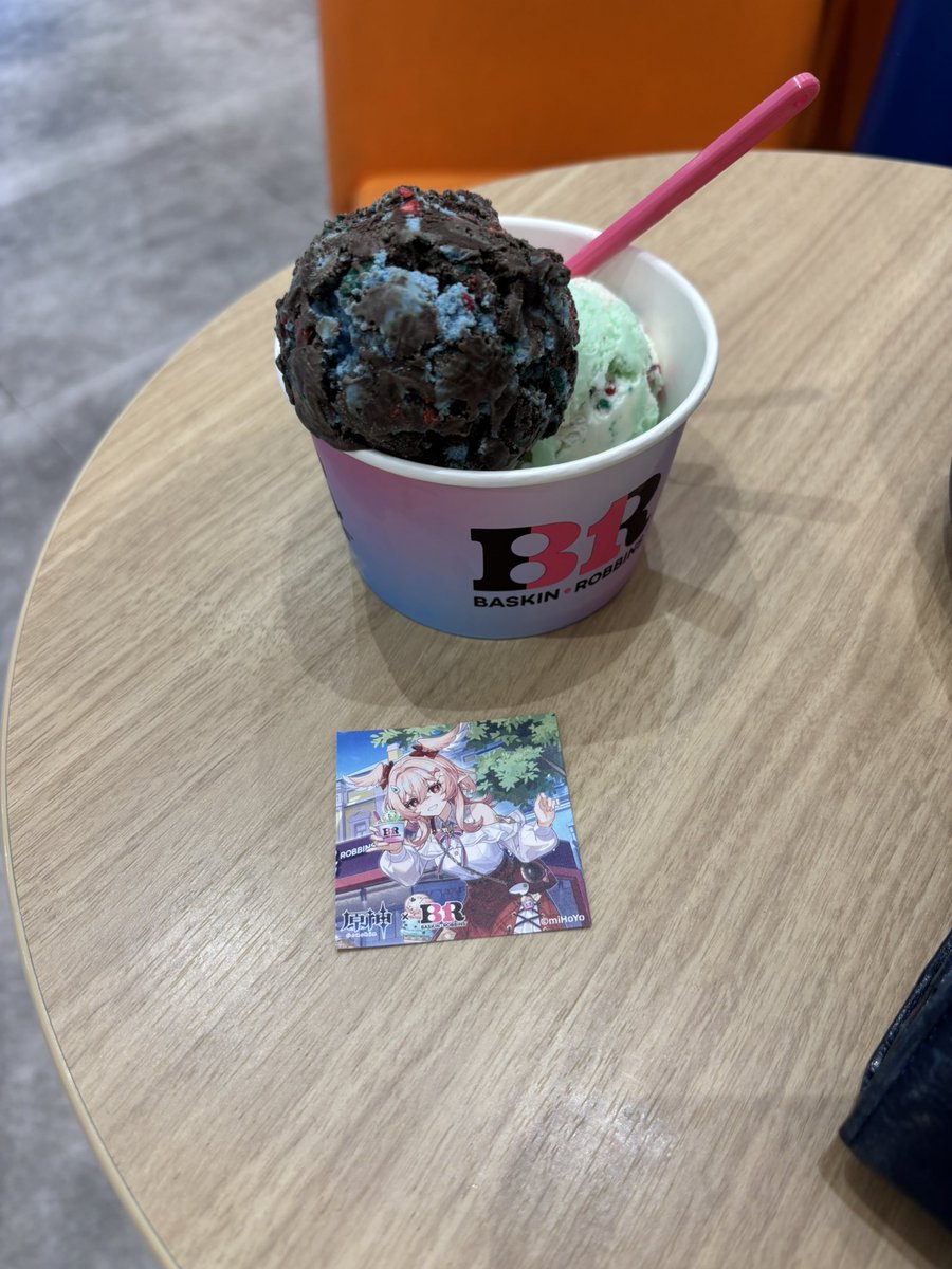 attomalk2357's tweet photo. バイクでずぶ濡れ入店したけど推しが当たって満足🤔 https://t.co/KYJFpNYTYr