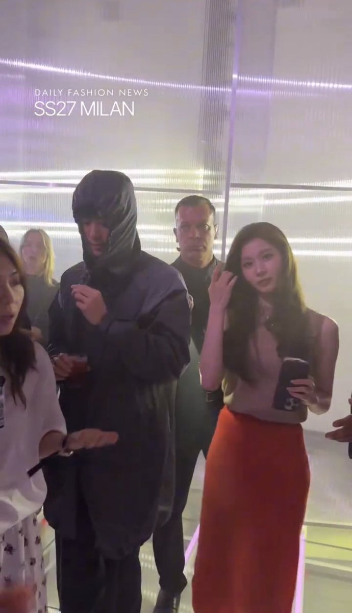 peachgalores's tweet photo. this gotta the most loser thing hes ever done and in front of a bad bitch too 😭😭😭 https://t.co/e2GnPpyiCn