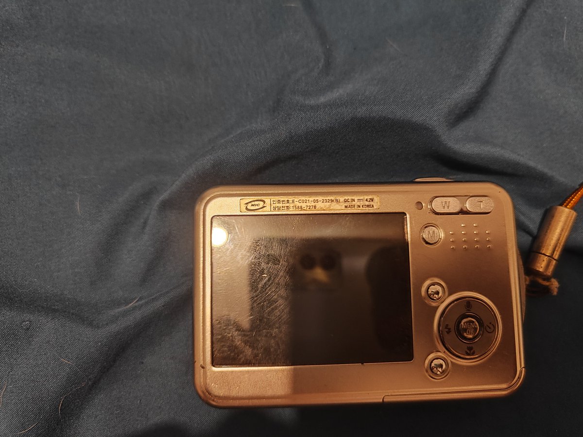 Mikansspouse's tweet photo. Found my old childhood camera a couple if years back and now is when I decided to find the charger and clean it https://t.co/18fD4Eu0Im
