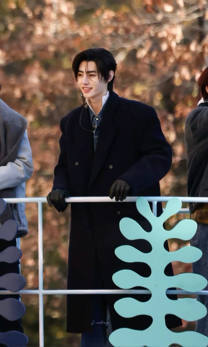 psh12802_'s tweet photo. Sunghoon wearing a long coat.. This is exactly how I imagine a prince in a modern-day manhwa

#SUNGHOON #박성훈 https://t.co/H1qArimlQ8