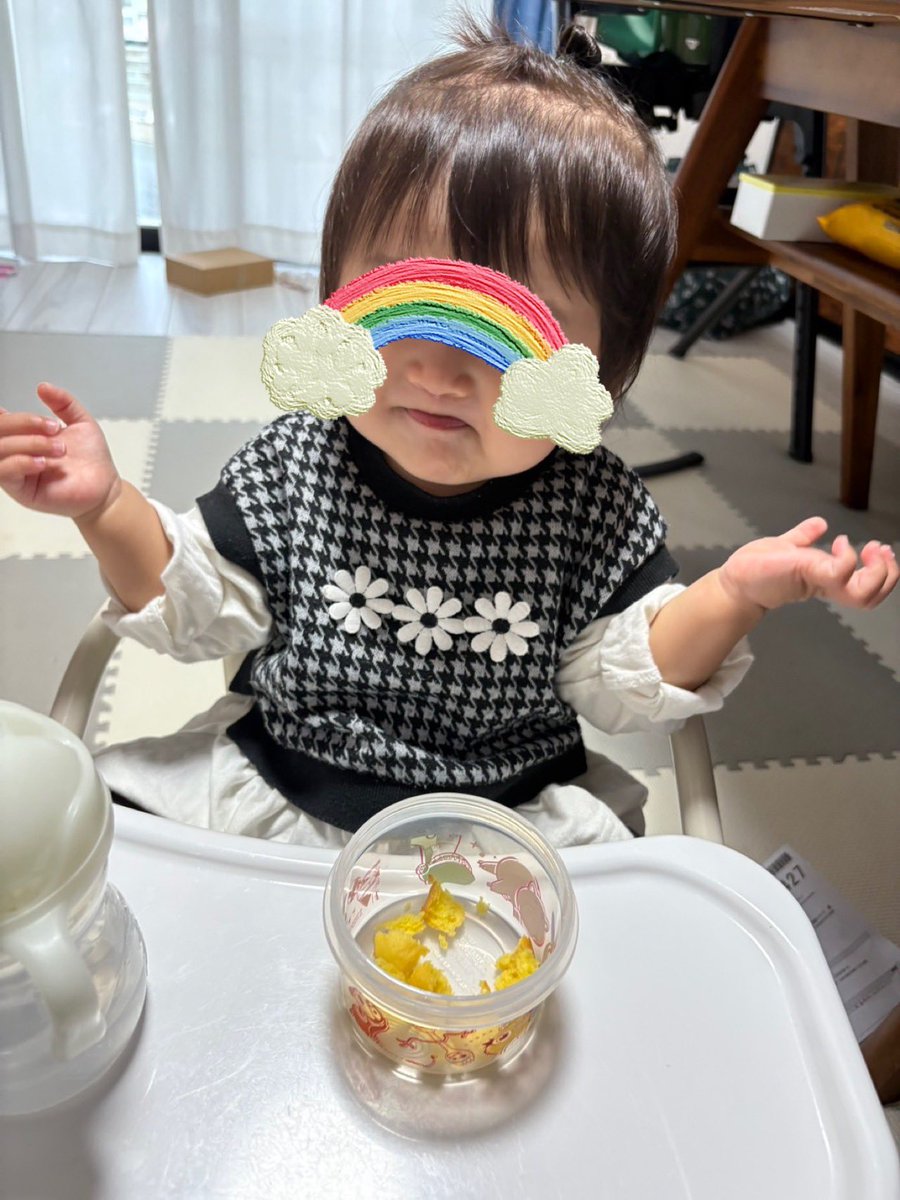 sato_yanpi's tweet photo. 長男、熱のためトイストーリーホテル泣く泣くキャンセル😇
妹もこのポーズ🤷‍♀️w https://t.co/elHqaJzBdo