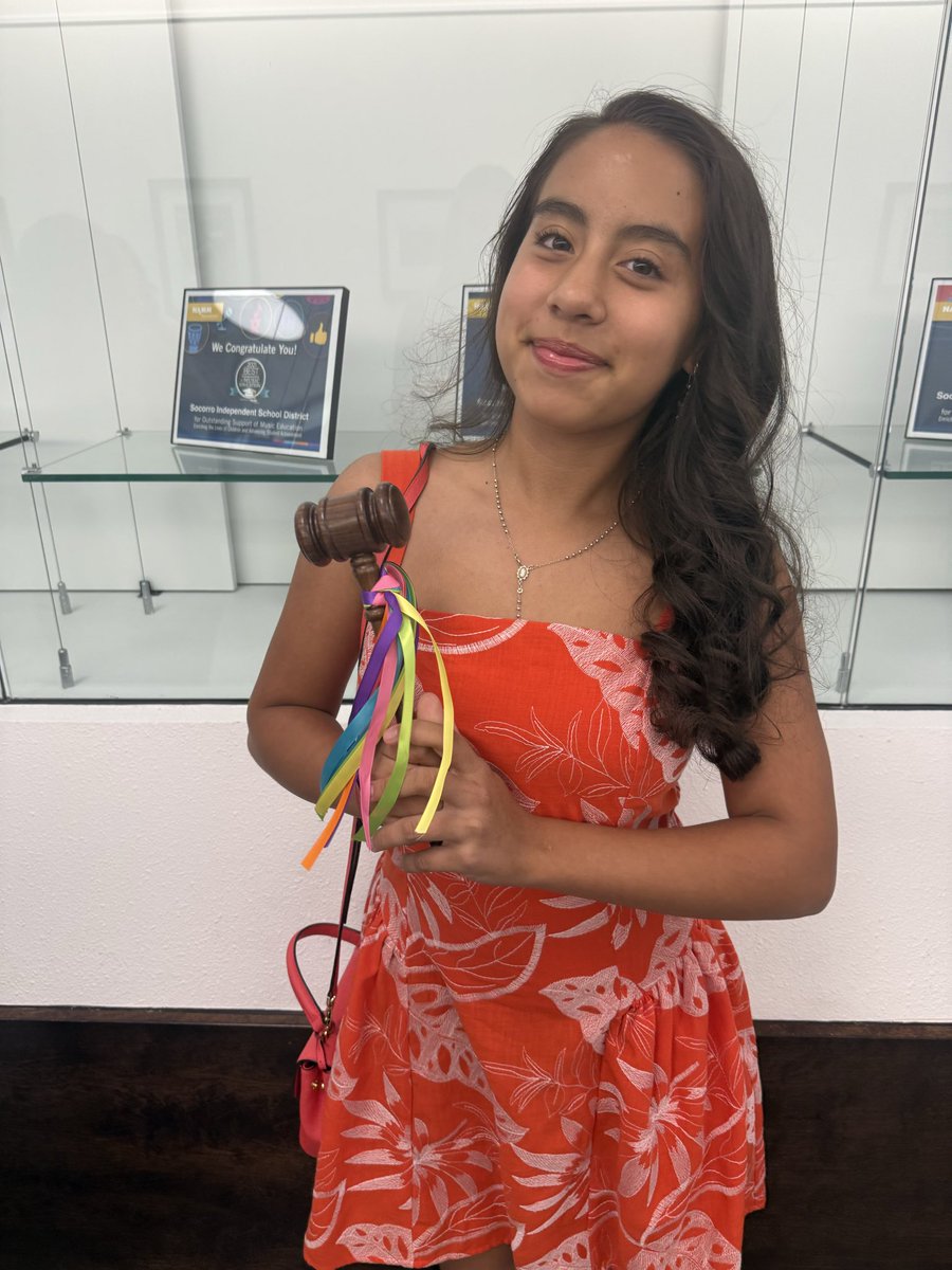 agardea_hms's tweet photo. It was such a great time at the District 9 Student Council Presidents banquet! Very proud of our StuCo president, and thank you to our Principal Dr. Sepulveda for attending and his support! #district9 #studentcouncil @HERNANDO_MS https://t.co/8MNqTfMEym