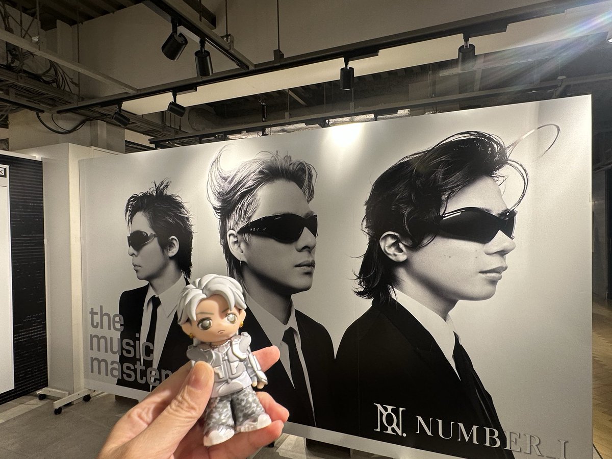 Kyosa13's tweet photo. お友達にお誘いしてもらって衣装展行ってきました😆
紫耀くんがスタッフさんに確かめてた通りちゃんと本人達が着てた感出てました👀💕
渋谷TSUTAYA、ＨＭＶ、マークシティも素敵な空間でした💓

#Number_i https://t.co/TaWaKNvwxR