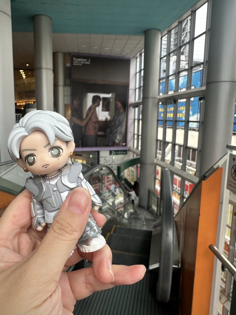 Kyosa13's tweet photo. お友達にお誘いしてもらって衣装展行ってきました😆
紫耀くんがスタッフさんに確かめてた通りちゃんと本人達が着てた感出てました👀💕
渋谷TSUTAYA、ＨＭＶ、マークシティも素敵な空間でした💓

#Number_i https://t.co/TaWaKNvwxR