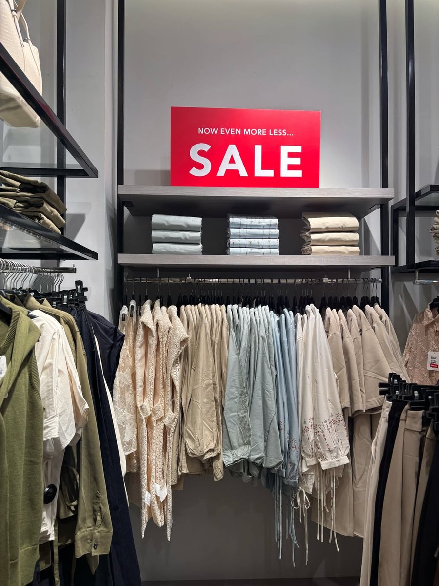 accresst's tweet photo. Buruan ke EXECUTIVE deh soalnya Lagi ada EXTRA SALE up to 70% OFF pasti bakal kalap sih😭🫵 https://t.co/ofR3wZUFUx